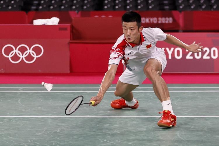印尼羽毛球队鏖战韩国羽毛球队，谌龙制霸全场