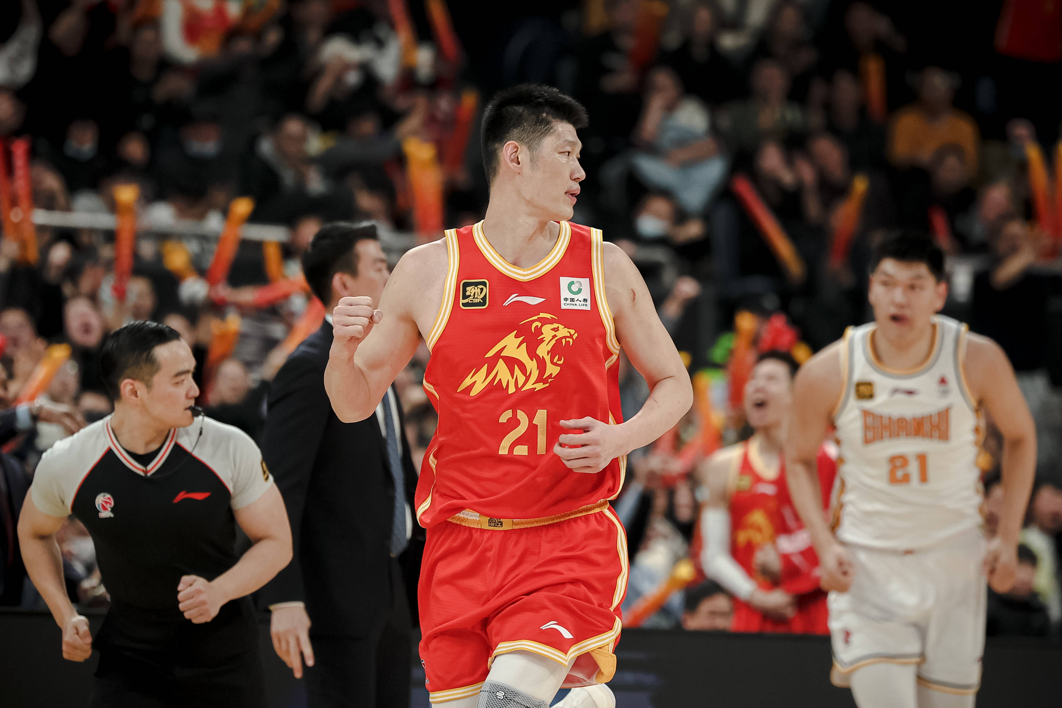 开云体育-广州队险胜尼克斯，胡金秋扛起全队的简单介绍