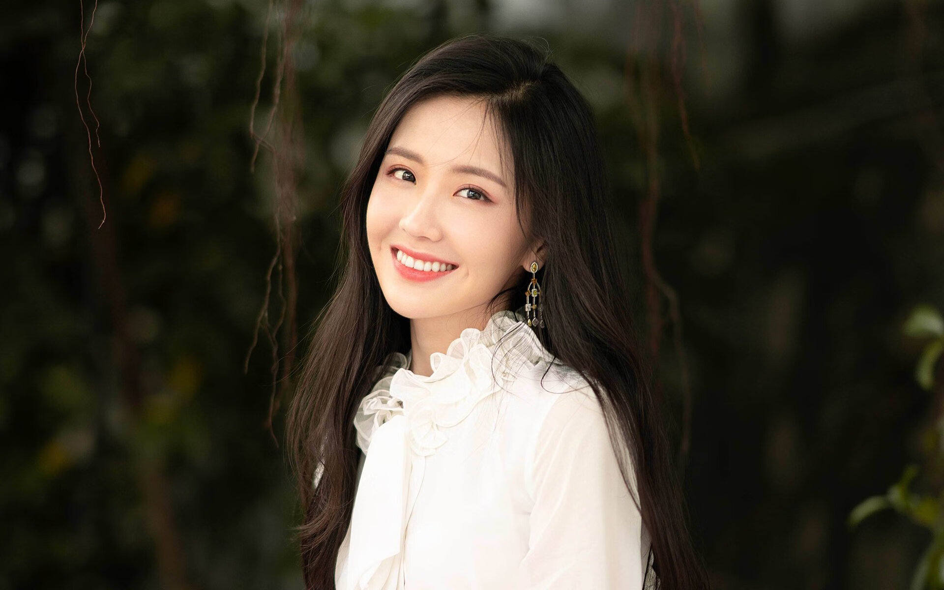 开云体育登录-跨越重洋的同一剧本，弱旅逆袭与巨星接管背后的体育真理