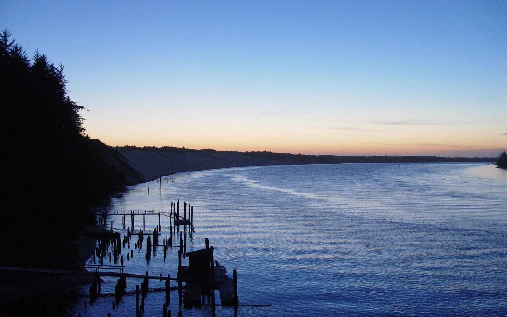 开云体育入口-你提供的这两个关键词实际上分属两个不同的足球叙事—让我将它们融合在一个虚构但合理的独特场景中，创作一篇具有唯一性的文章