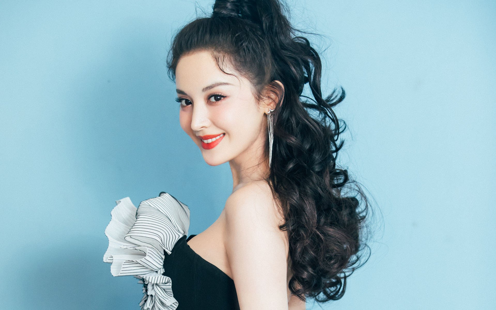 开云体育登录-孤星与鹰群，当英格拉姆的爆发遭遇亚特兰大的双线绞杀